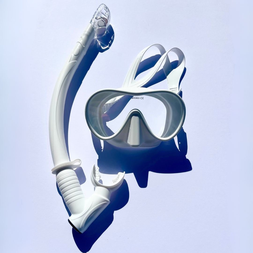 white Mask and Dry snorkel set