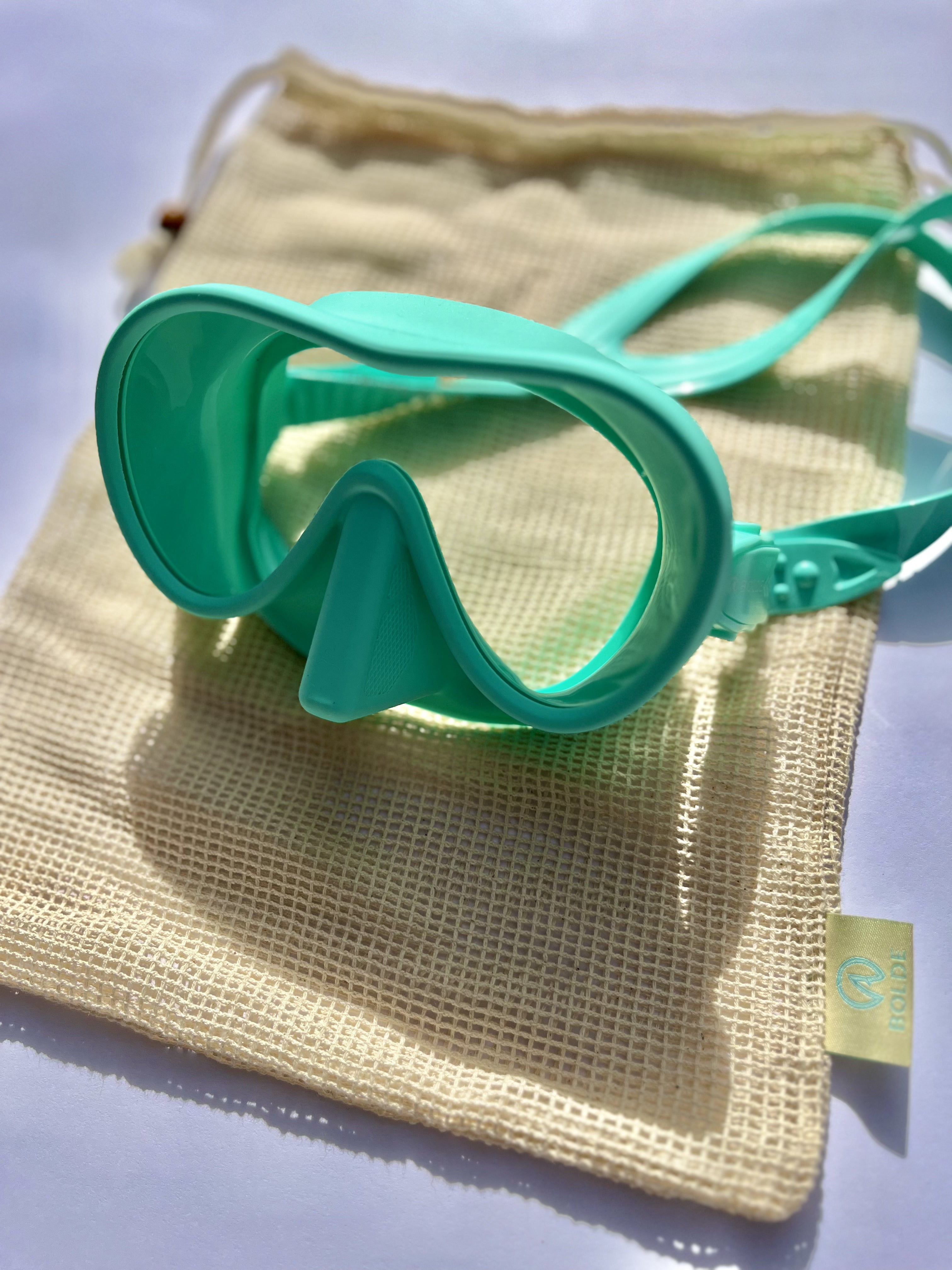 a BOLDE Turquoise snorkelling mask