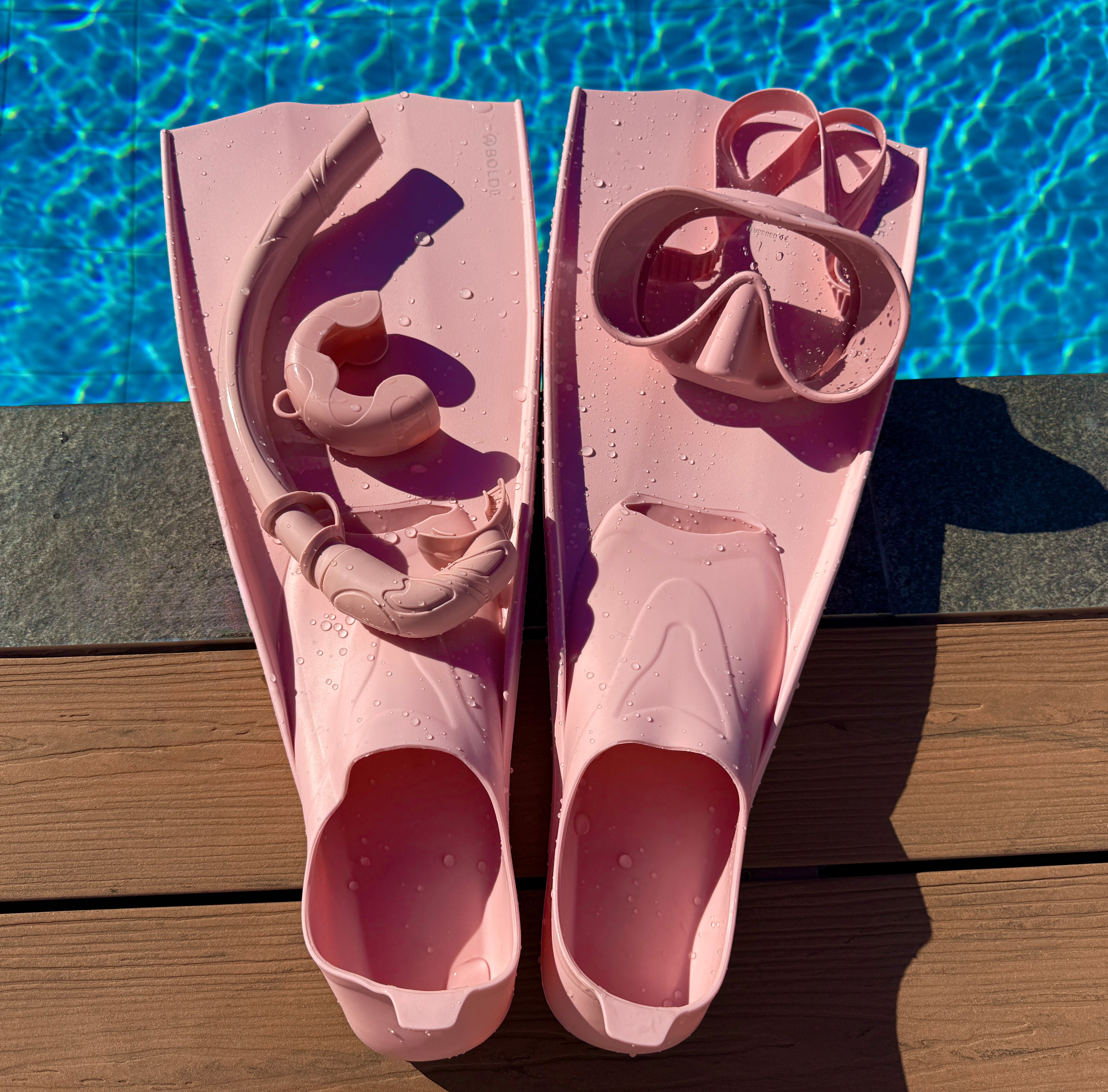 BOLDE pale pink snorkel fins, dive mask and snorkel set