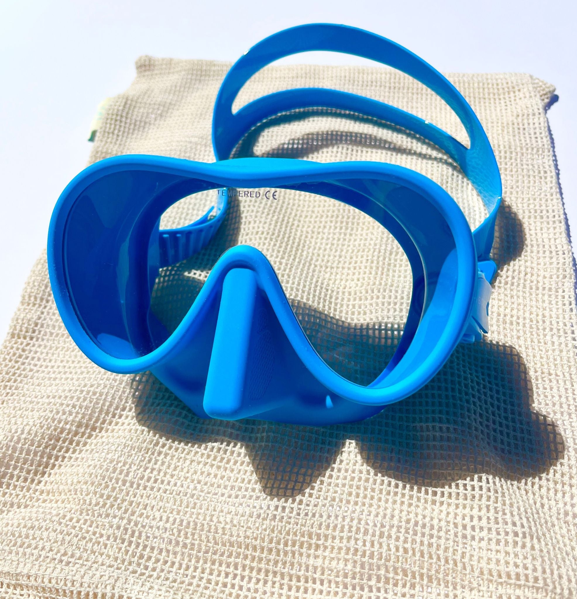 blue diving and snorkel mask